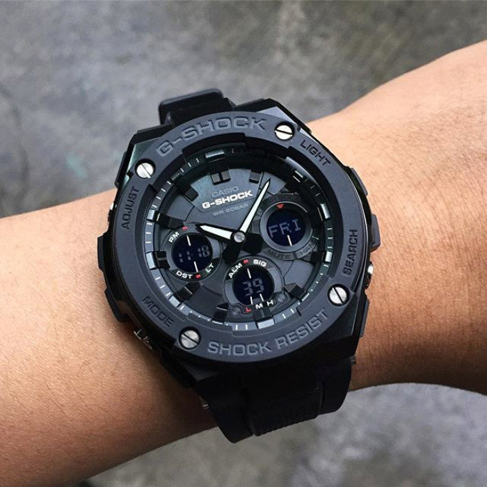 Годинник CASIO G-SHOCK GST-W100G-1BER