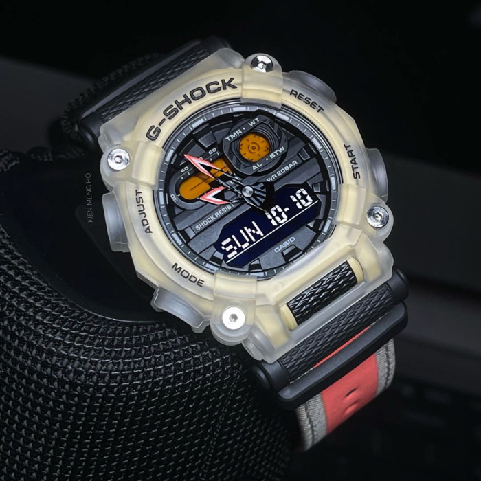Годинник CASIO G-SHOCK GA-900TS-4AER