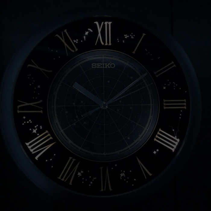 Настінний годинник SEIKO QHA013S