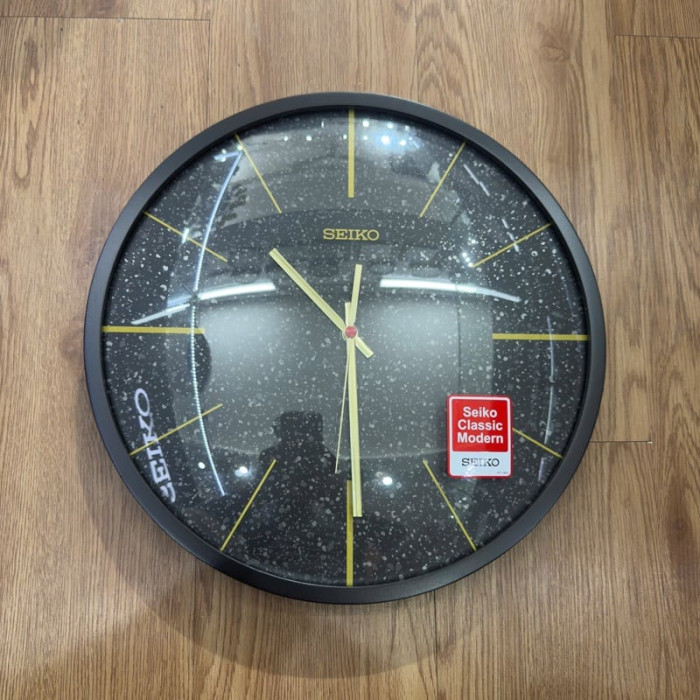 Настінний годинник Seiko QXA828K