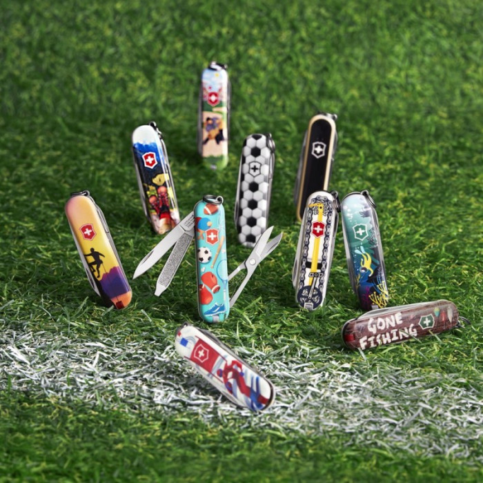 Складаний ніж Victorinox Classic LE Vx06223.L2004 (0.6223.L2004)